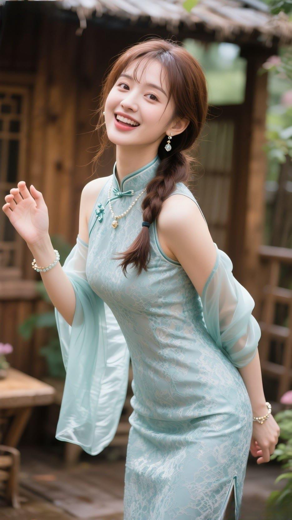 清新古风少女，笑靥如花，古朴木屋前，一袭蓝裙飘逸，宛如画中人。初见她漫步溪桥下