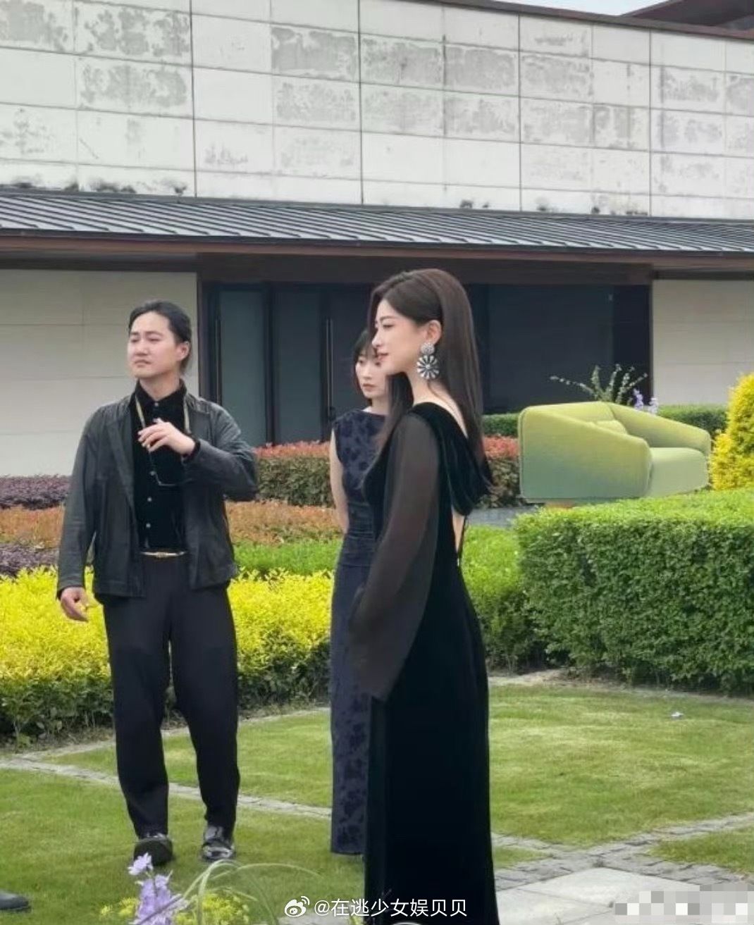 不愧是高知家庭出来的朱珠，这仪态可以开班教学了