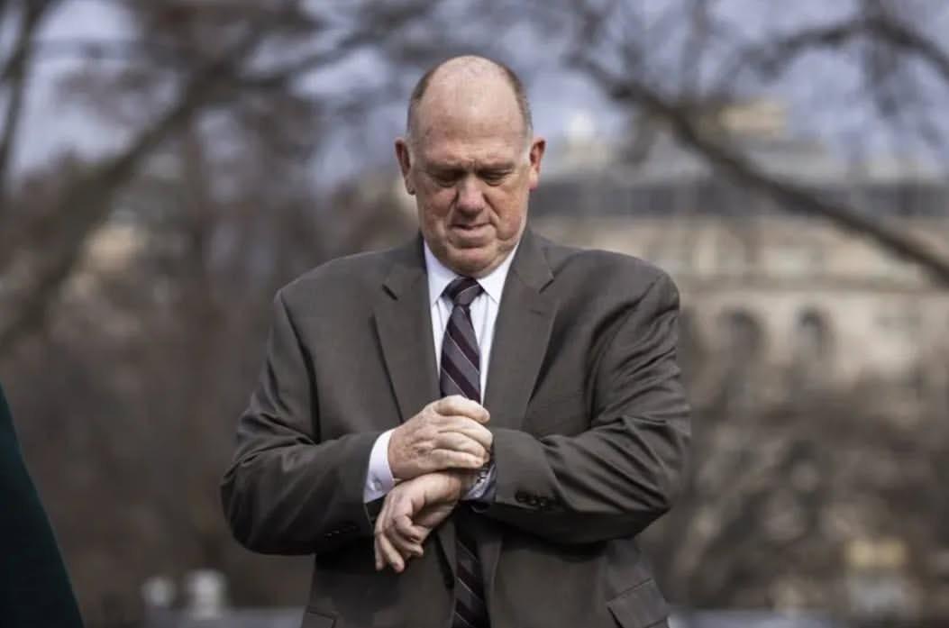 《华尔街日报》分析，白宫“边境沙皇”霍曼(TomHoman)奉特朗普之命到明尼