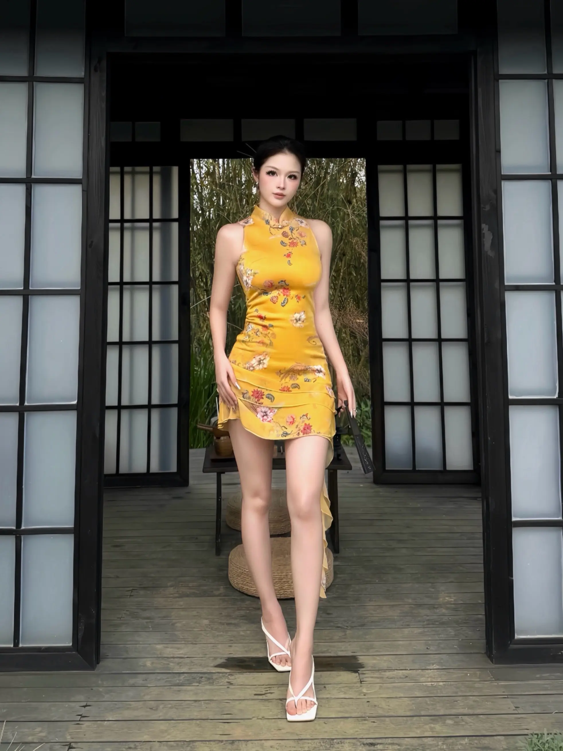 穿旗袍的东方女人。