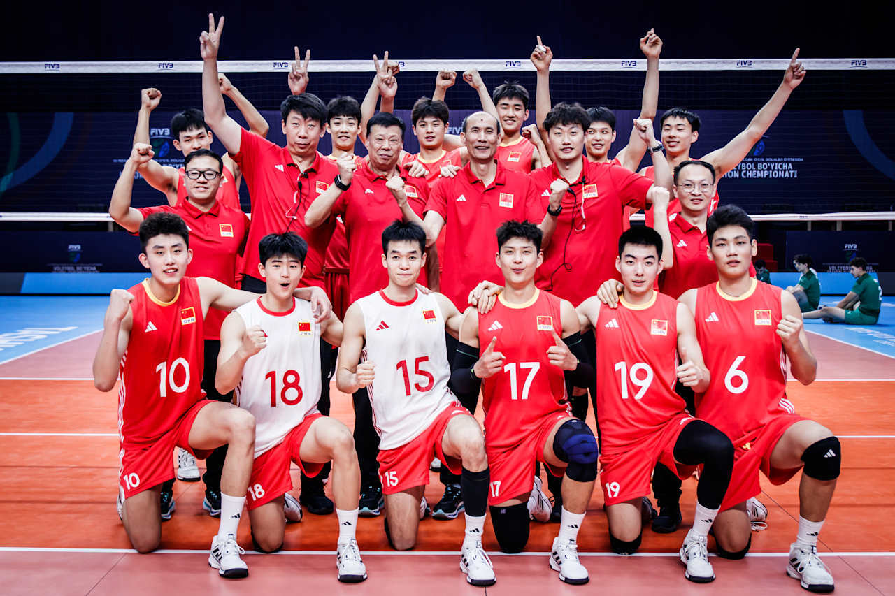 U19男排世锦赛，小组赛第四轮，中国U19男排3比10阿尔及利亚队（25比21、