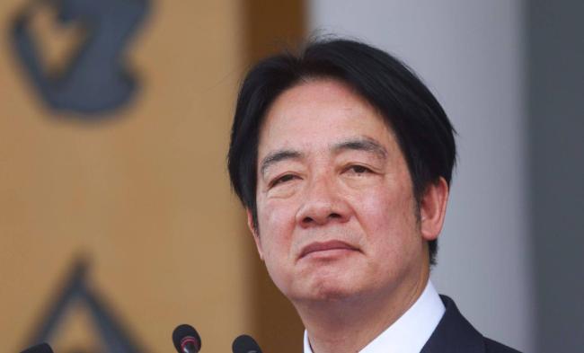 赖清德算盘将落空！禁令刚落地就失效，052D台海5公里强势驱离台军F-1