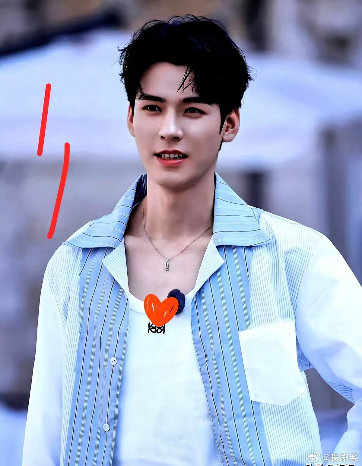 想靠近又怕打扰，最难受​龚俊在《你好星期六》里眼睛跟着李沁转，李沁一跟张晚意说话