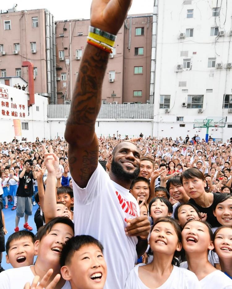 时间非常赶！詹姆斯中国行时间：9月4日：上海9月5日：成都这个中国行，更