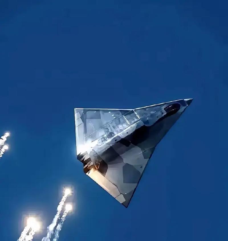 美媒慌了！2026年5月4日，美国《华尔街日报》突然刊登出一篇“火药味”十足的联