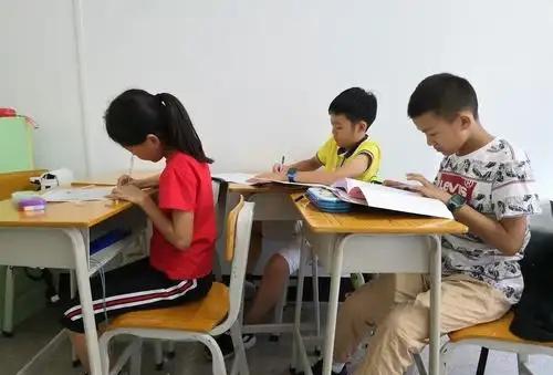 那些考上985的孩子，小学都是什么成绩？1、现实中，大部分的985选手，在小