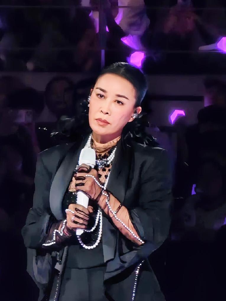 现在全网看起来着急的人，感觉就是那英了，她怎么也没料到，在自己演唱会上，唱了