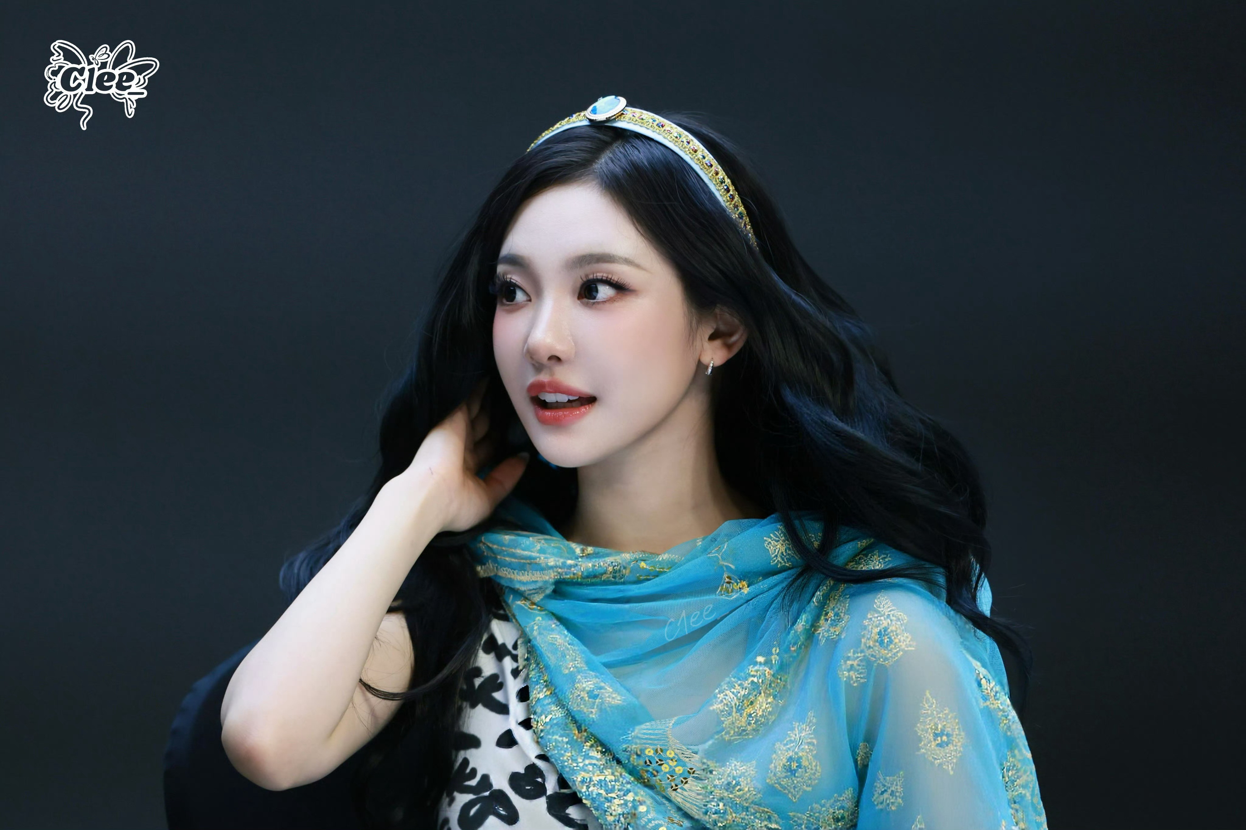 很难不怀疑宁艺卓上辈子就是个公主美的我上蹿下跳女神太适合明艳妆造了….🩵c
