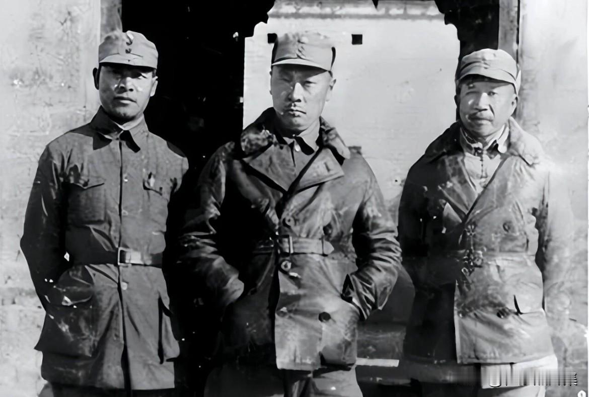 抗战时期，左起：彭雪枫（新四军第四师师长）、陈毅（新四军代军长）、张云逸（新四军