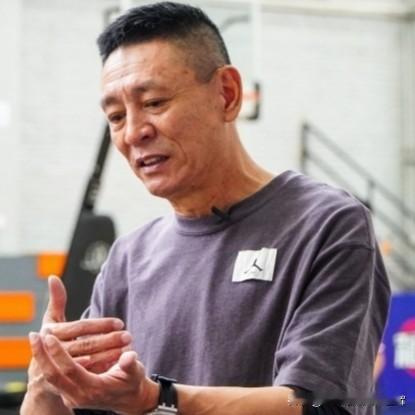 杨舒予、杨力维的父亲杨飞鹏，前国青男足运动员，曾拿亚青赛冠军、征战世青赛。出身