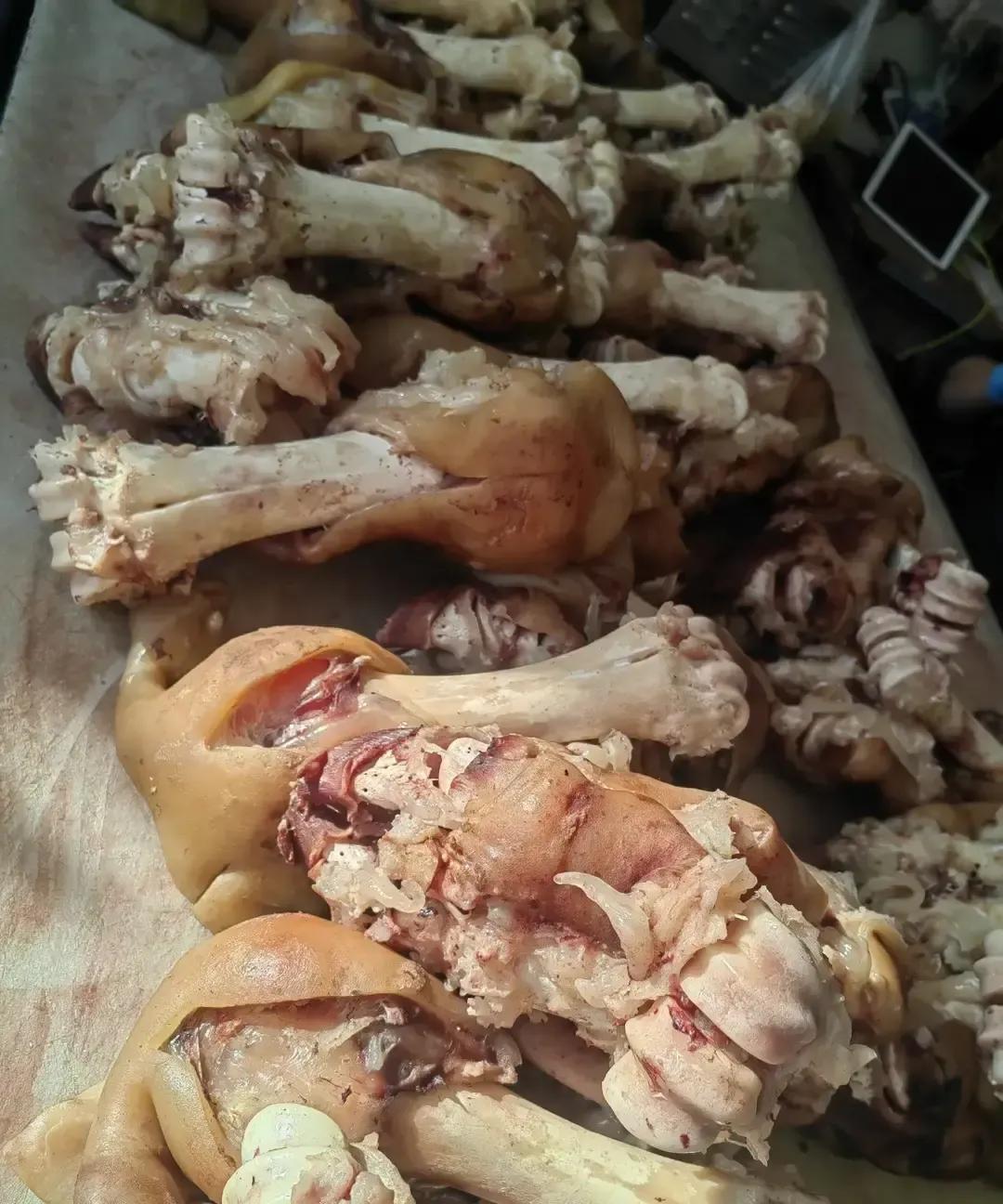 济源一个老哥4月5号中午想吃碗15块的牛杂汤，一问价涨了三块，直接扭头走人。他