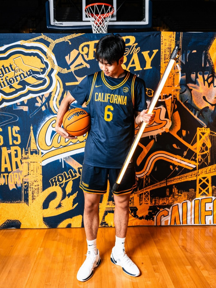 张博源晒加伯克利分校访校定妆照! 球队主帅为前湖人球员马德森