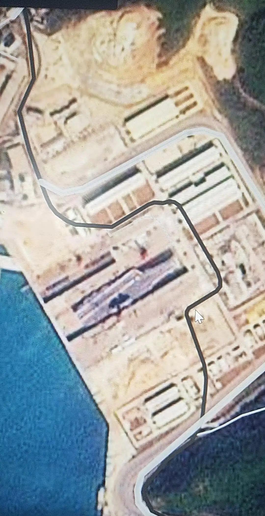 1月21日卫星影像显示，原来“山东”舰（CV-17）哪儿也没去，直接进三亚的干船