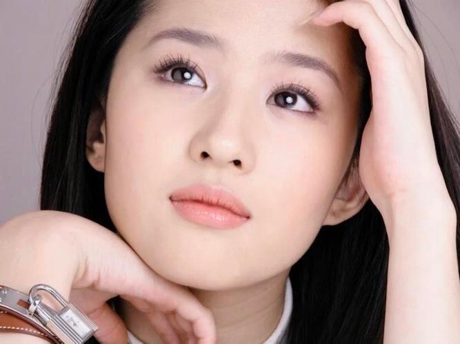 刘亦菲刘亦菲少女时期写真，明眸皓齿好清纯美腻[送