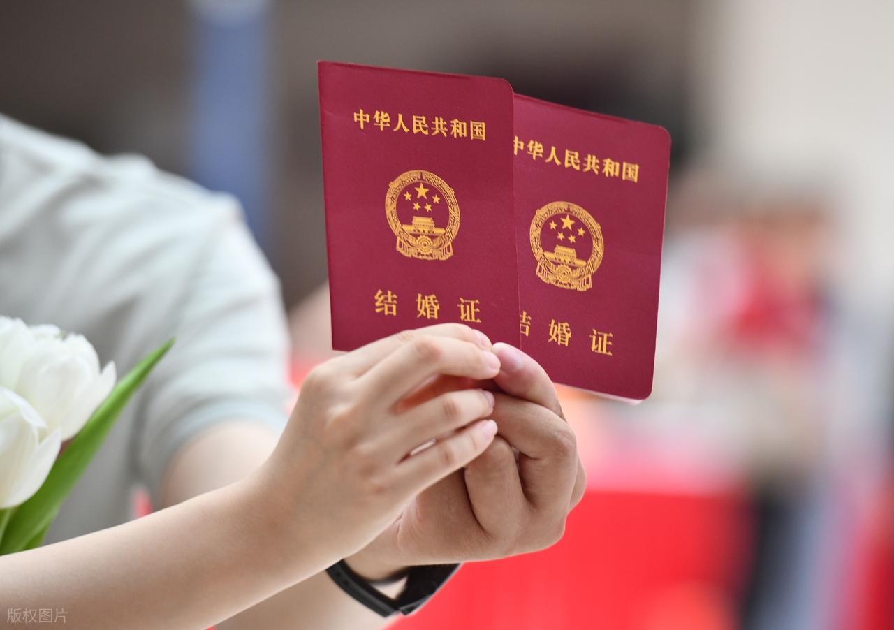出生人口跌破600万，下滑速度比多数人预想更快2025年结婚登记676.5