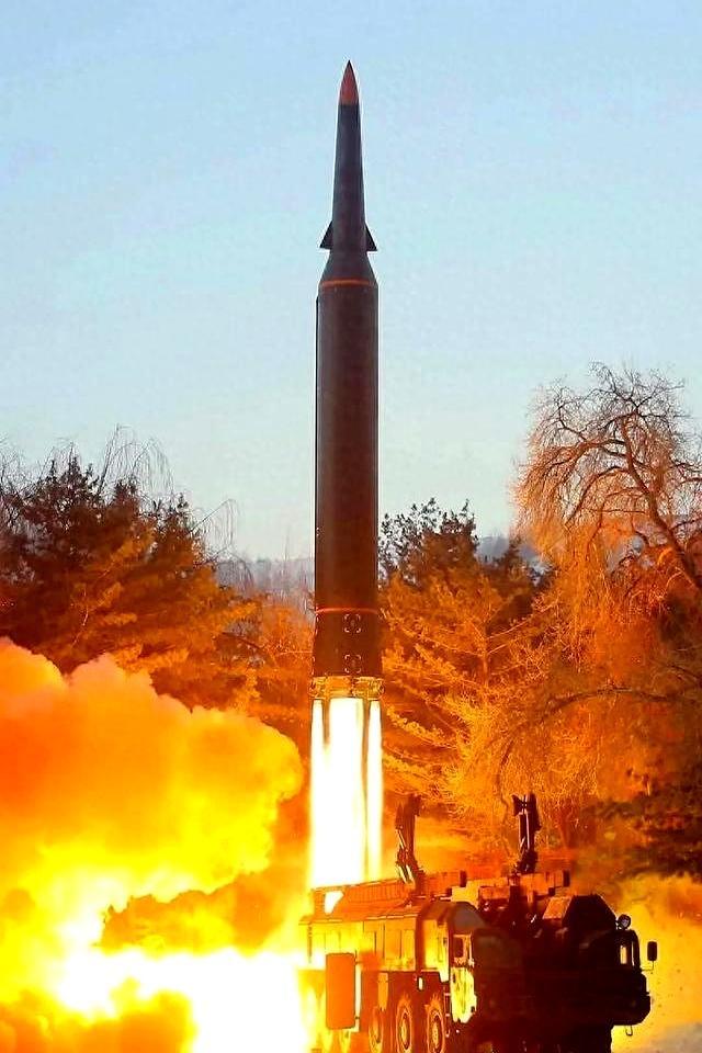 同样研发核武，为何西方敢打伊朗，却不敢动朝鲜？原因其实很简单，假如美国说你有核武