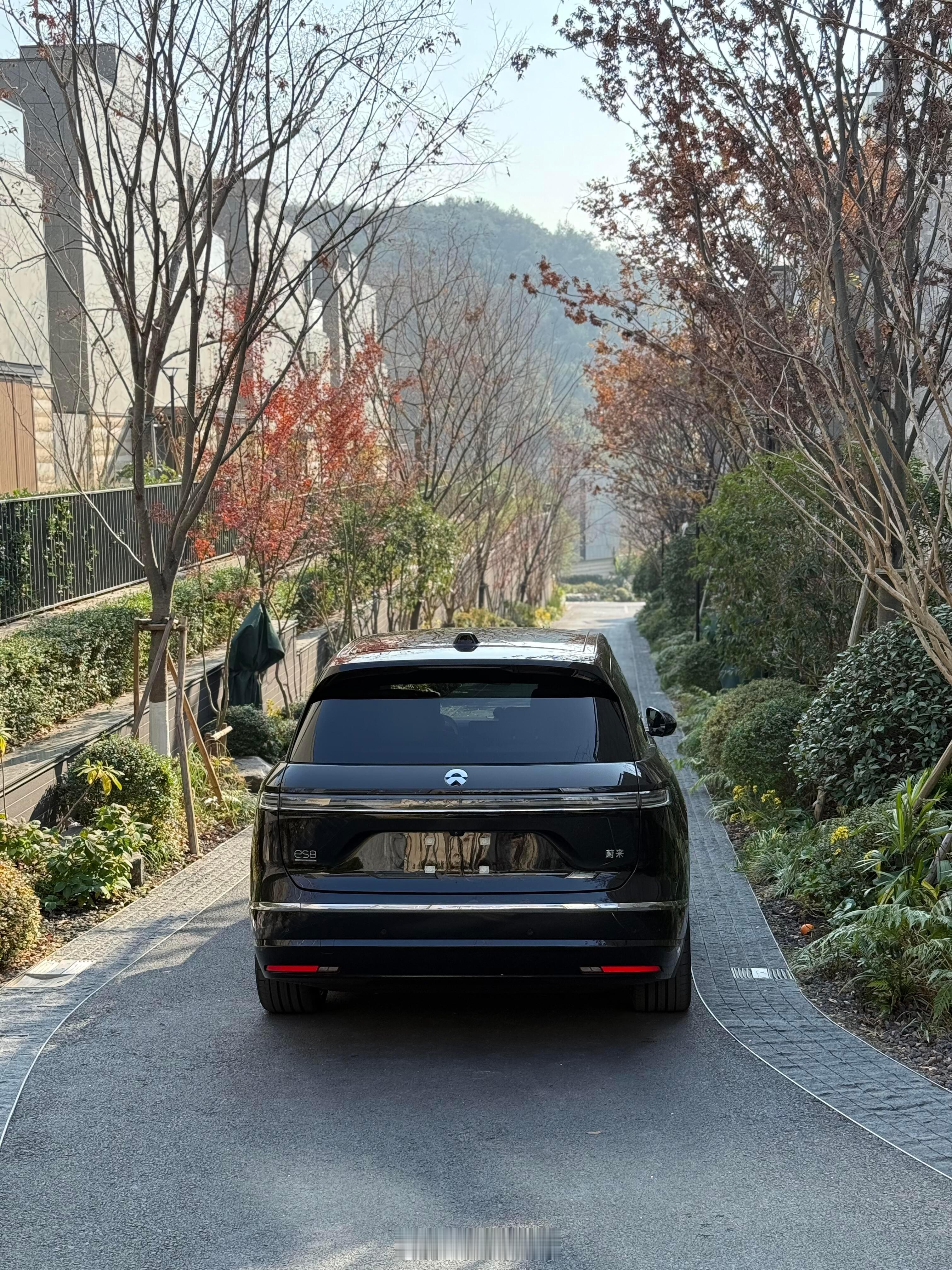 🚙 蔚来 ES8 ✅ 优点 🔋 换电体系：唯一的“护城河”：3分钟...
