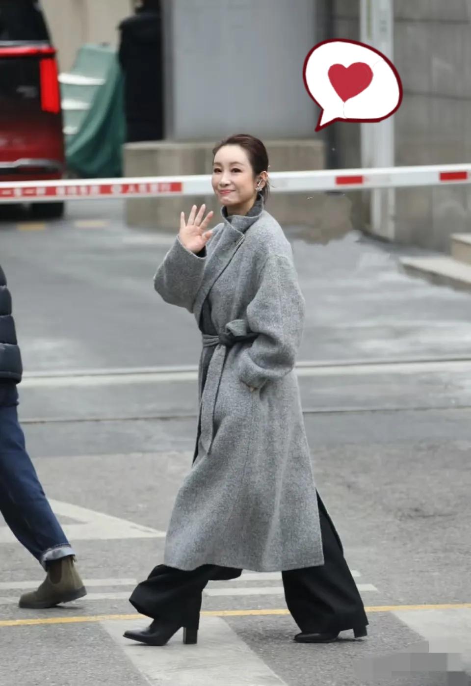 破防了！秦海璐的孝顺，根本不是钱能衡量的！婆婆接连失去丈夫和小儿子，只剩王