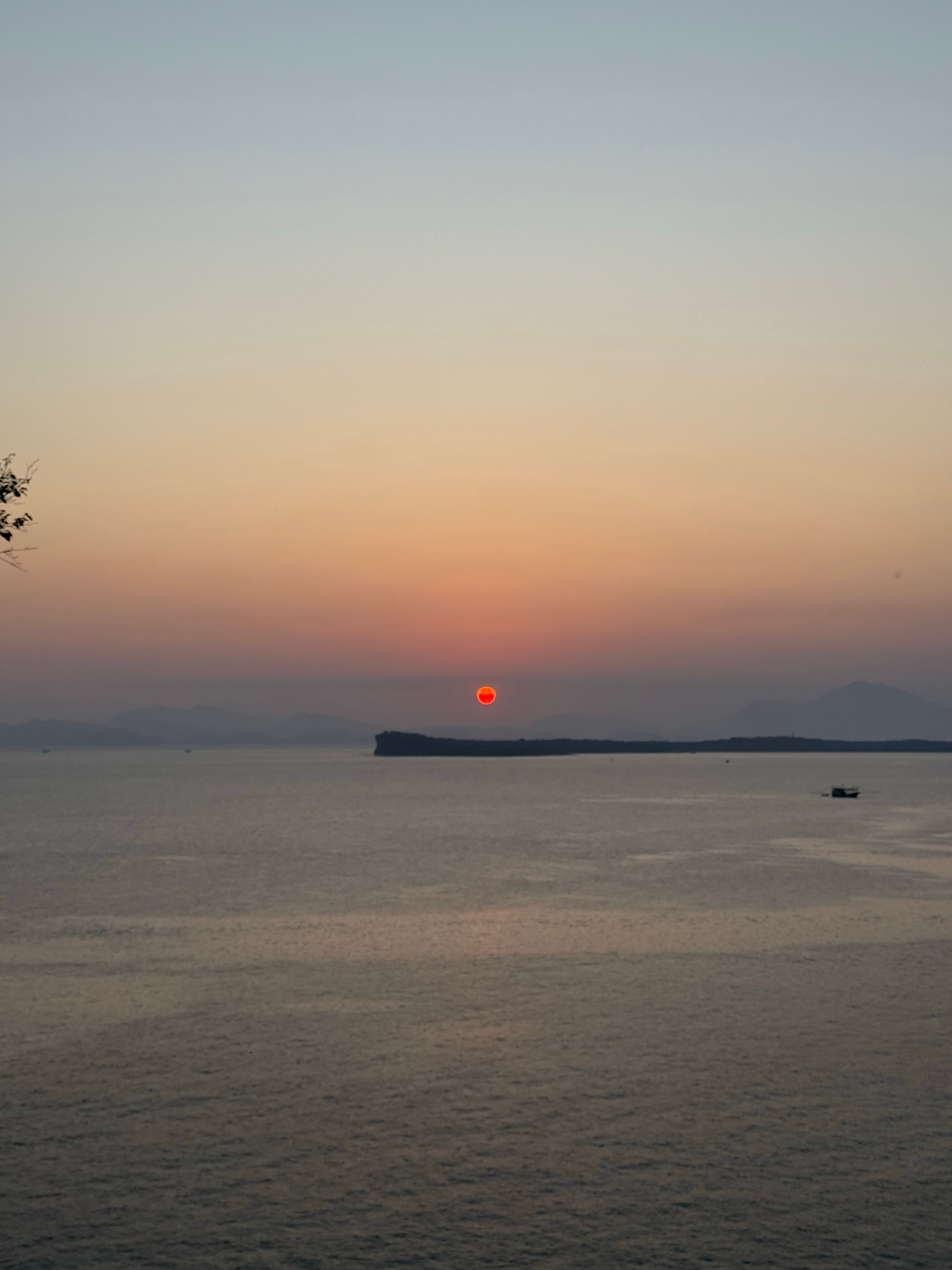 深圳这个地方有种我在马尔代夫的感觉就是返程的时候开着我的小酷塞车塞到快昏厥了了，