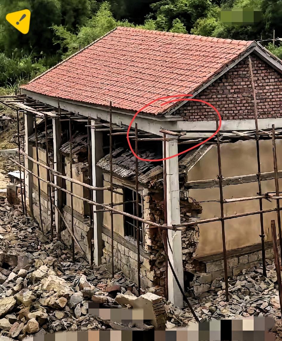 这样盖房子违法吗?农村人真的太聪明了,国家说不符合条件的房子不能重建只能维