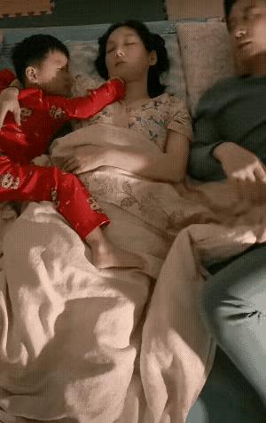 儿子一句“爸爸，妈妈睡着了”，求此刻爸爸心理阴影面积[捂脸哭][捂脸哭]