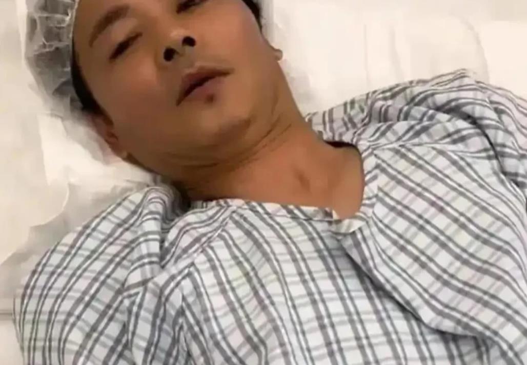 张晋我们都知道吧万万没想到的张晋在国外因为心脏病犯了，差点倒在旅游路上的