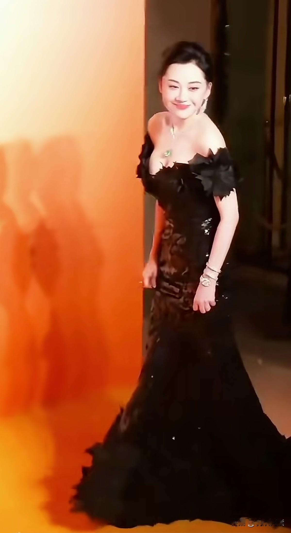 娱乐圈最美的女人花——许晴，快六十的人，看起来三十，岁月从不败美人，败掉的只