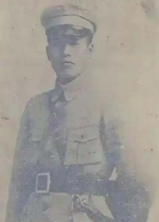 1950年，国军中将钟祖培表面上要投诚，却暗中策划偷袭县城，得手后，他命人抓住一