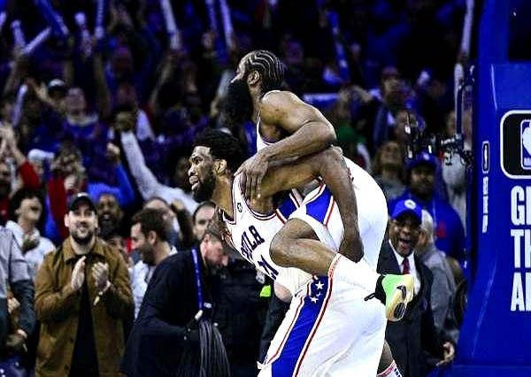 看录像时我真惊呆了，骑士队这战术安排有点意思。季后赛打猛龙，我...