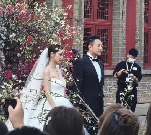 汪小菲和大s婚礼，全程眉眼带笑，嘴巴都咧开了！汪小菲和马筱梅的婚礼，全程都紧