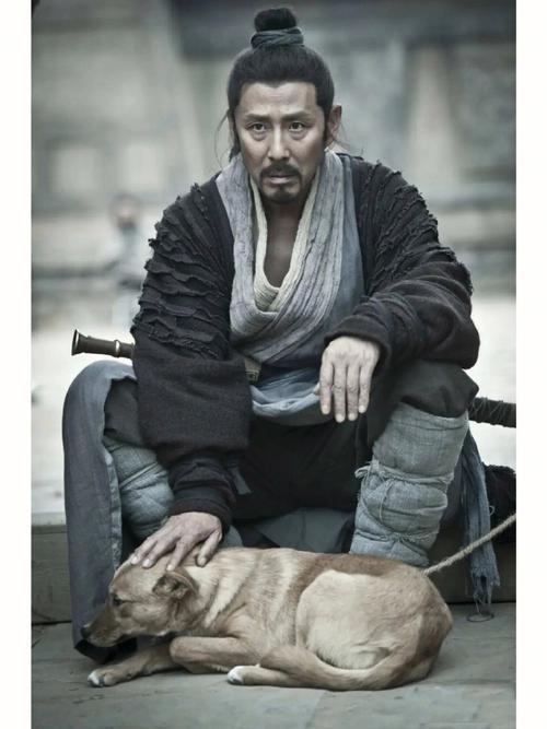 刘邦临终前，死死拉着吕雉的手叮嘱：“我死后，满朝文武你皆可杀，唯独这一人，你绝不