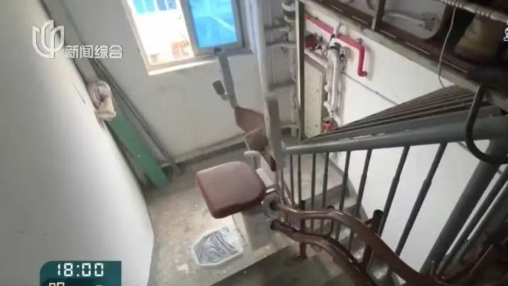 “现实比短剧更狗血！”上海，一女子为了方便78岁母亲，自掏腰包60000多元装爬