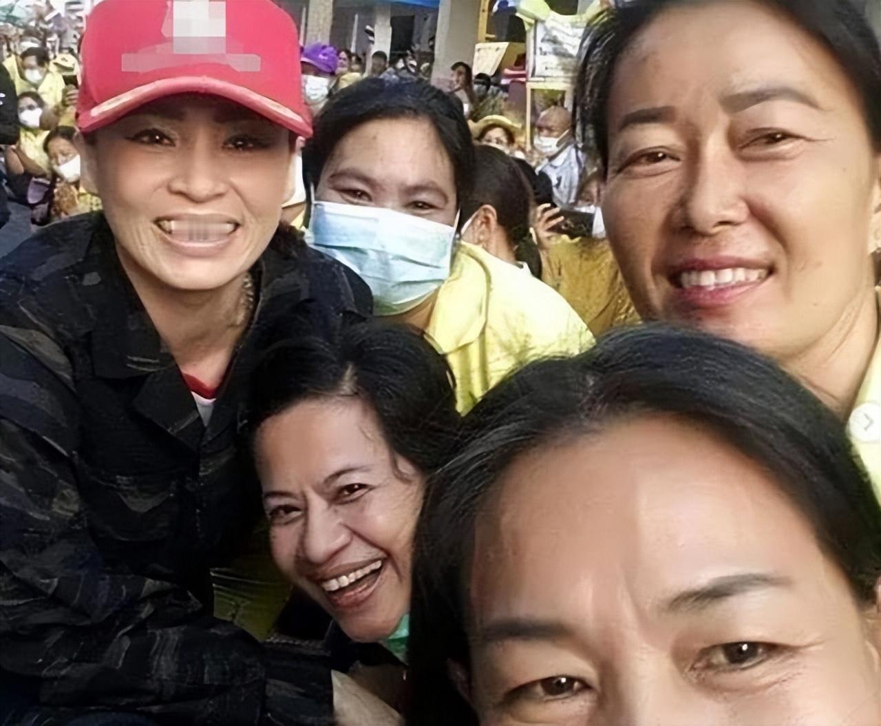 苏提达王后素颜很路人的，一化妆就很好看，不得不说她的化妆技术还是很不错的。