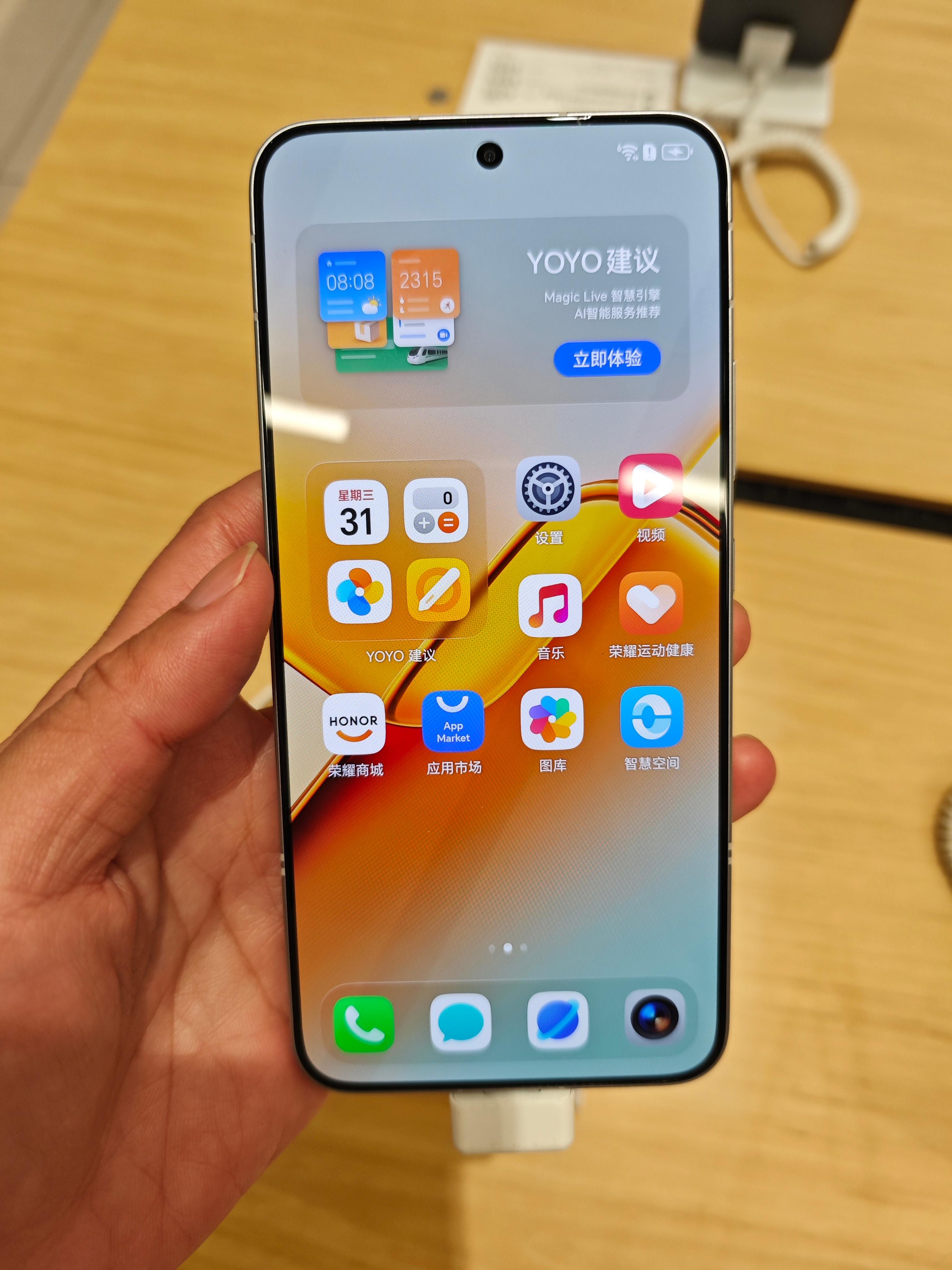 数码闲聊站荣耀线下门店体验荣耀Power2!线下已经有样机了，确实够Power