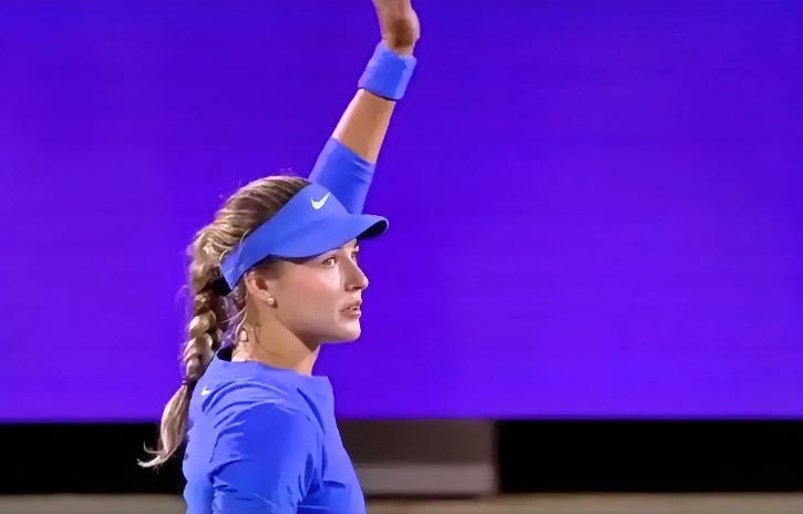 卡琳斯卡娅：西西帕斯，我6-4、6-2赢你前任了……巴多萨：辛纳呀，我4-6、