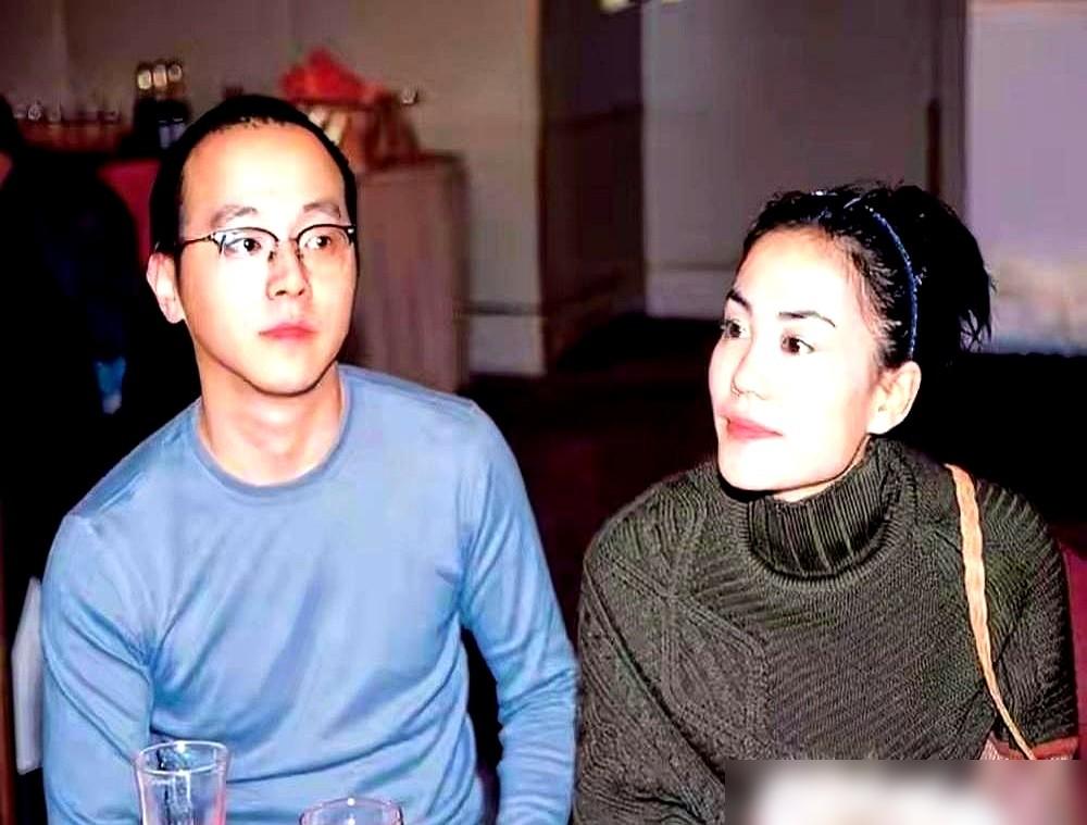 曾经叱咤乐坛的中国摇滚教父窦唯，竟然为了108万的“分手费”，沦落到四处求人、借