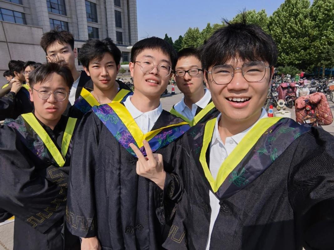 独生子考上了体制内，全家却愁得睡不着觉。一边是求之不得的公务员“铁饭碗”，一边