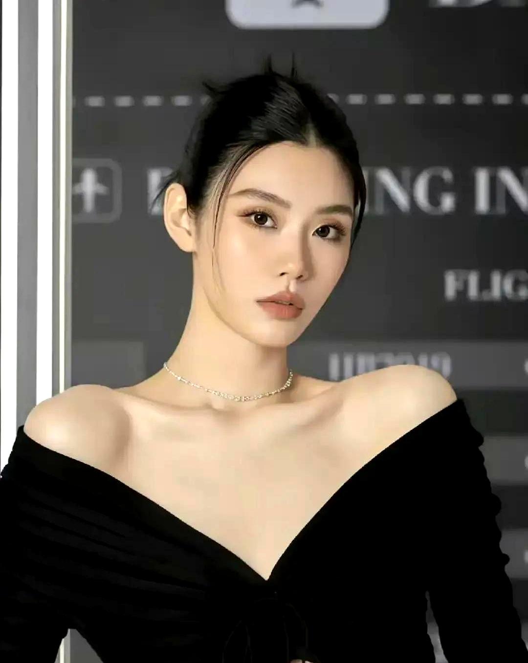 有人说奚梦瑶“抱上金大腿”，可当2019年怀着身孕走进赌王家时，账本早在心里摊开