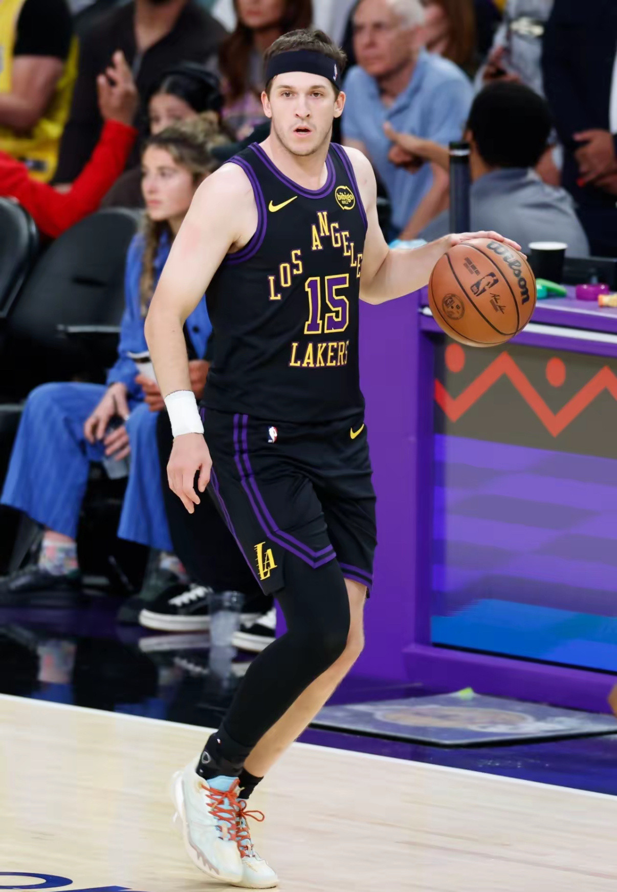 湖人该给里夫斯大合同了！他得分进步神速：首个赛季场均7.3分，次年13分，第三年