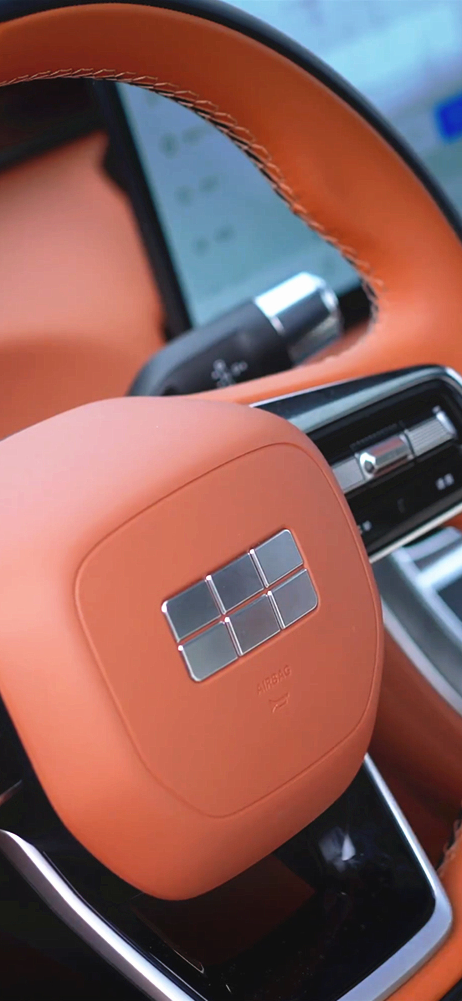 吉利银河迈入长续航时代·纯电续航：225km、·满油满电综合续航：1730