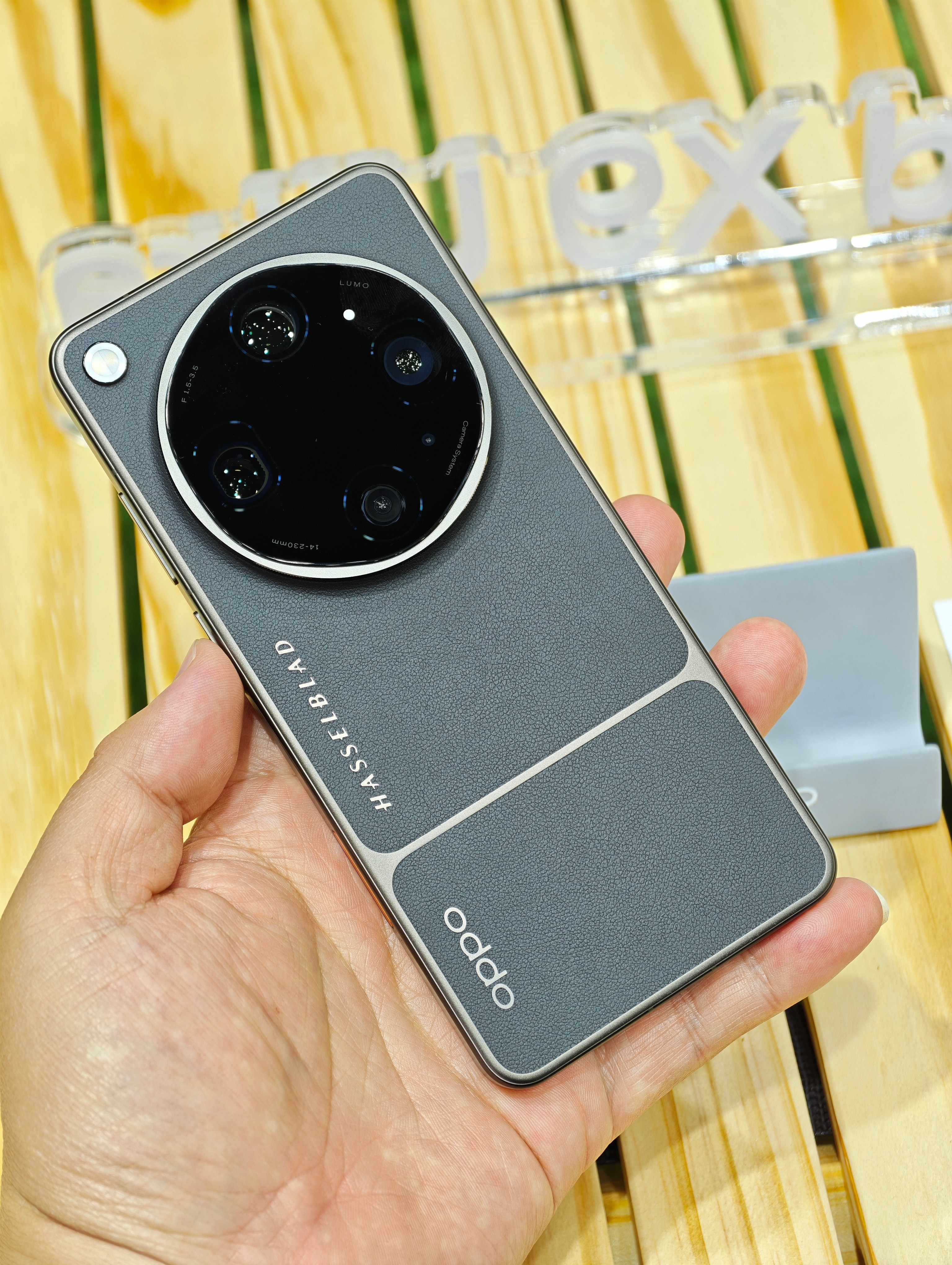 在体验区把所以新品都摸了一遍，质感是真的好啊！OPPOFindX9Ultr