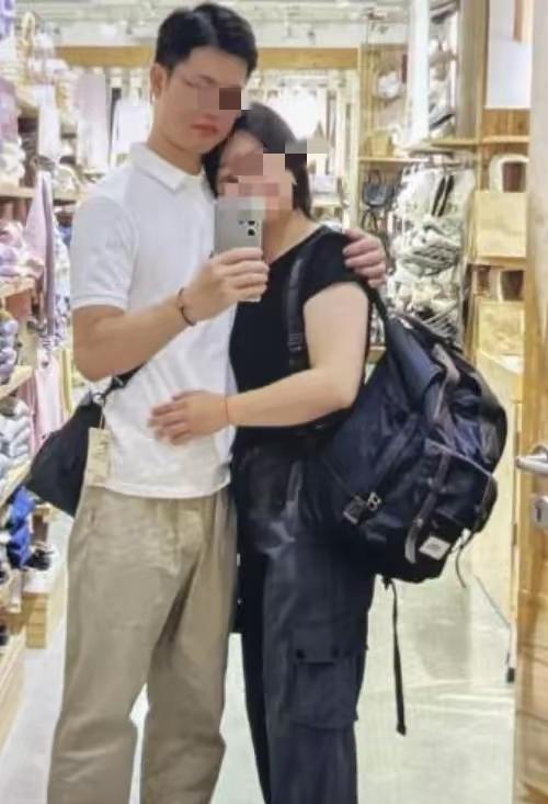 这女人内心太强大了，难怪他老公搞不赢了。被老公做了68页PPT照片的女主出来