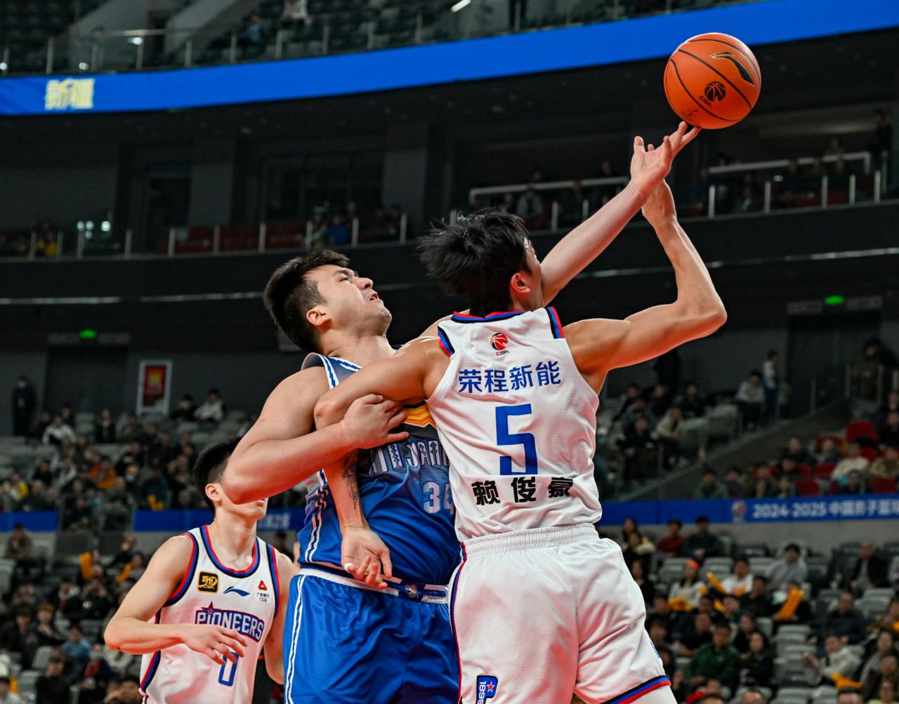 核心内线伤退离场，但山西队就拿下了比赛的最终胜利，感谢新疆队的刻意成全！就在上场