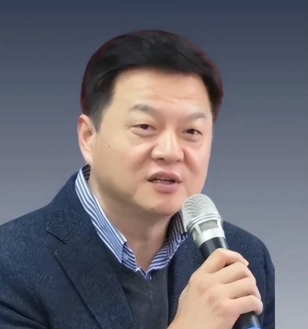 周锡伟果然靠得住！为郑丽文撑腰到底！周锡伟这次把话说得很直。他对党内有