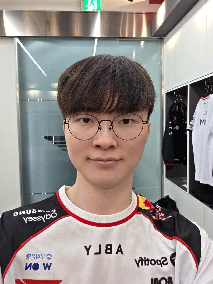 终于等到李哥更新！Faker今日更新微博：