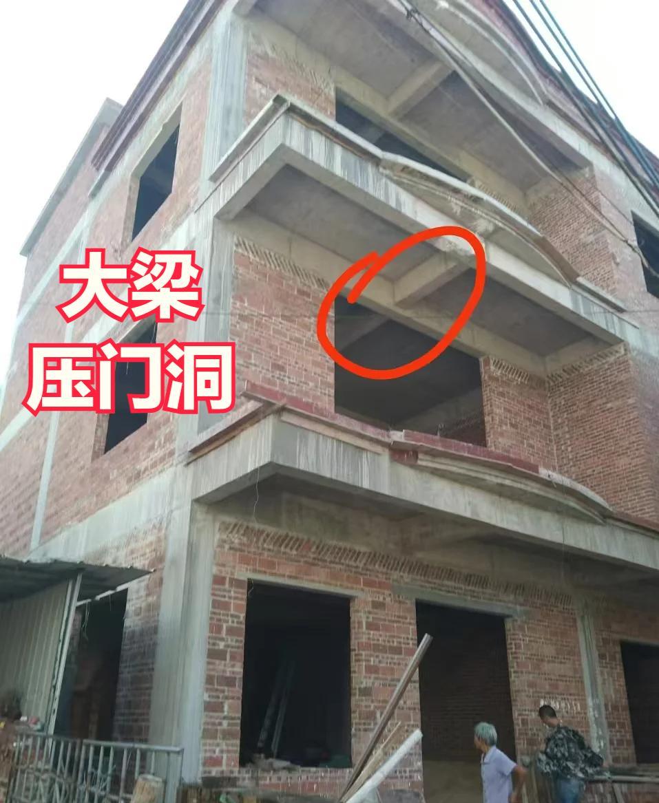 礼貌问下大神，这道梁该怎么处理？主要是阳台上方，非常刺眼，能不能直接敲掉算了