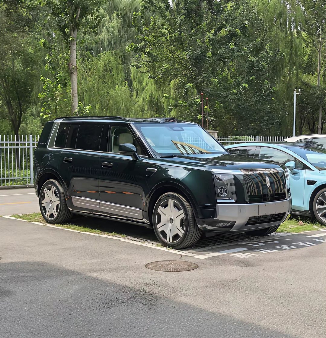享界G9已经陆续到门店了，鸿蒙智行首款硬派SUV，定位50万级别，看了这么久，外