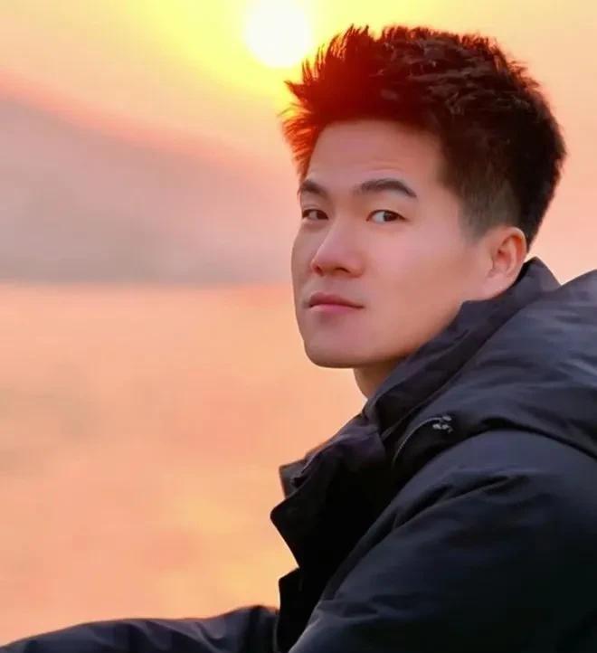 为啥董宇辉被人围攻，他却一直不回应呢？董宇辉不回应那些骂声，是因为他知道解释也