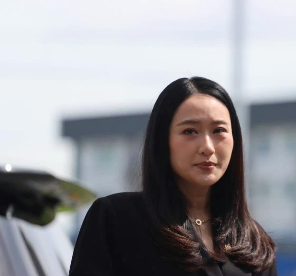 仅隔三天佩通坦和姐姐又去监狱探望他信。这一次探视和第一次去监狱不一样，间隔时