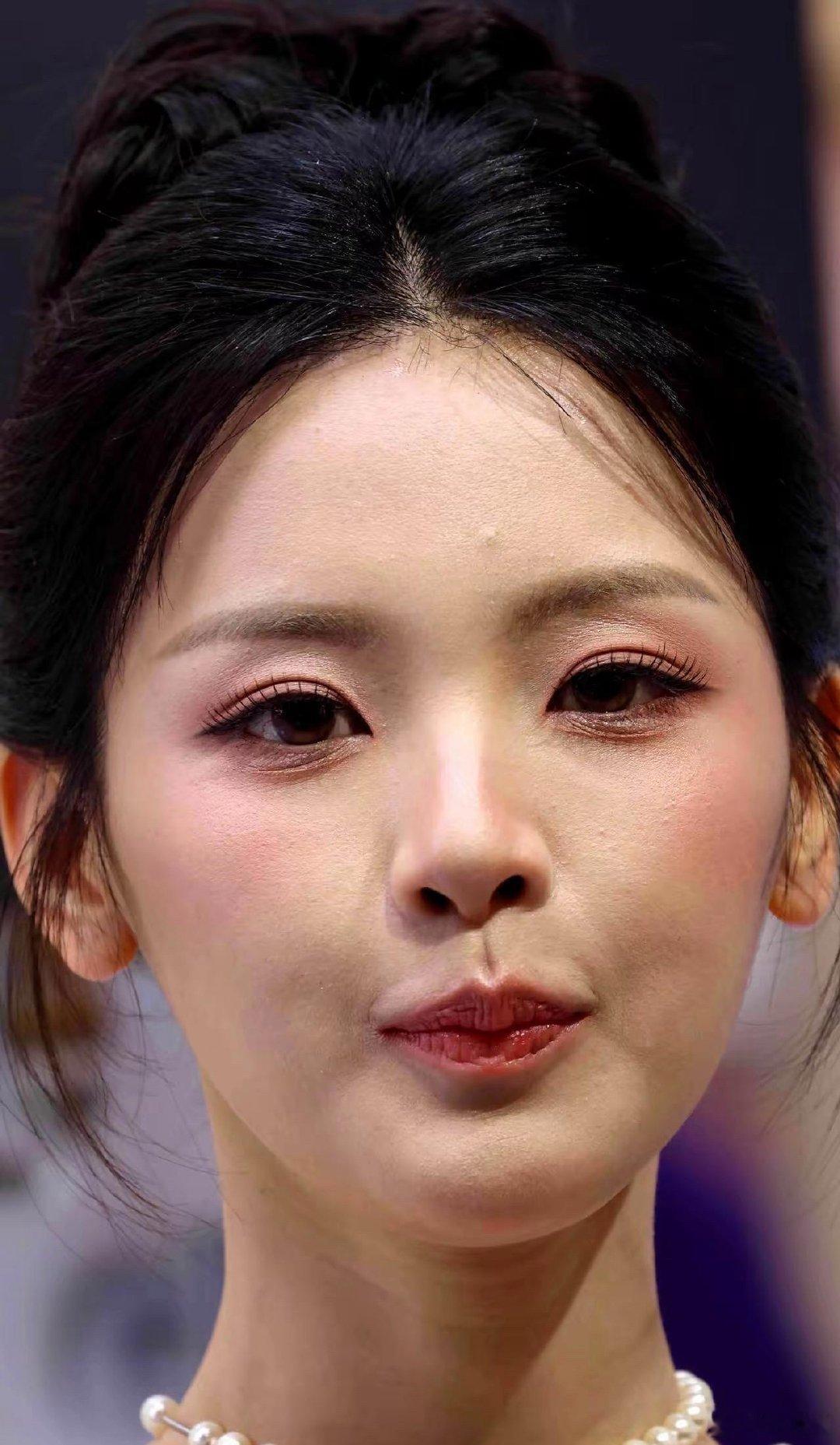 高清怼脸才是真考验，年轻的胶原蛋白太能打，除了杨超越之外，你们觉得内娱还有哪位女